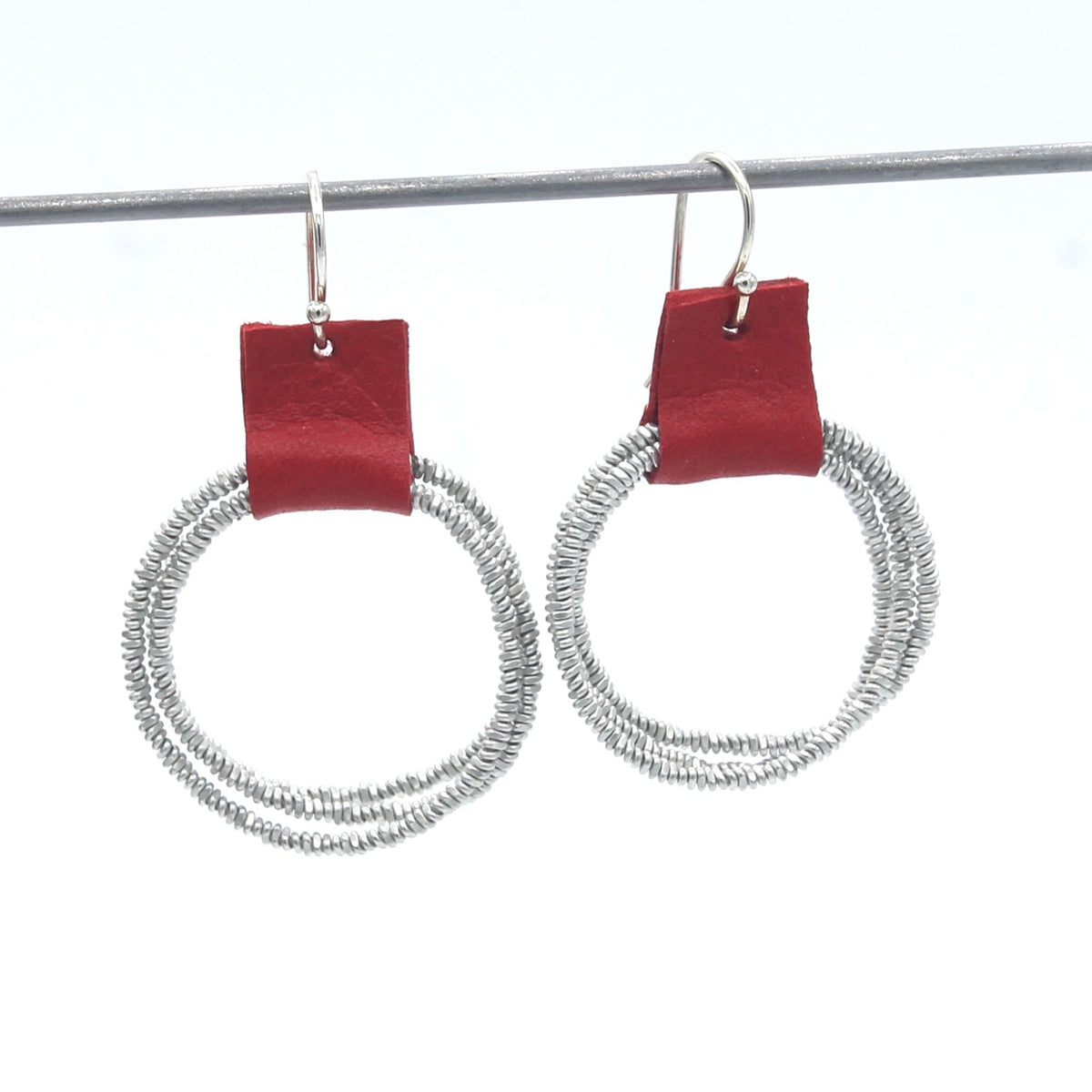 Gnistra Hoop Earrings Red